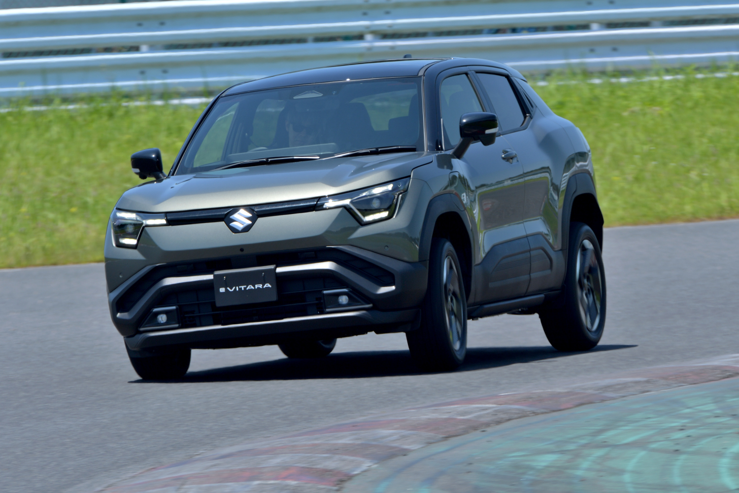 【低価格に強いスズキが本気のEV投入】新型「eビターラ」全貌公開。最大航続520km＆約399で登場…補助金適用で実質300万台前半に