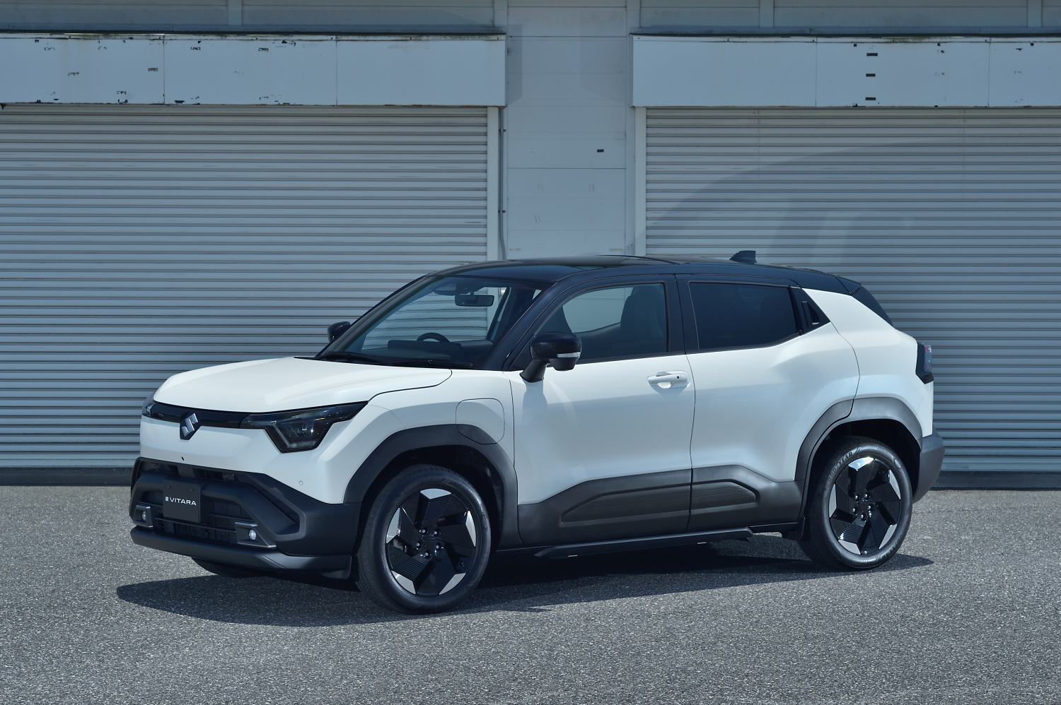 【低価格に強いスズキが本気のEV投入】新型「eビターラ」全貌公開。最大航続520km＆約399で登場…補助金適用で実質300万台前半に