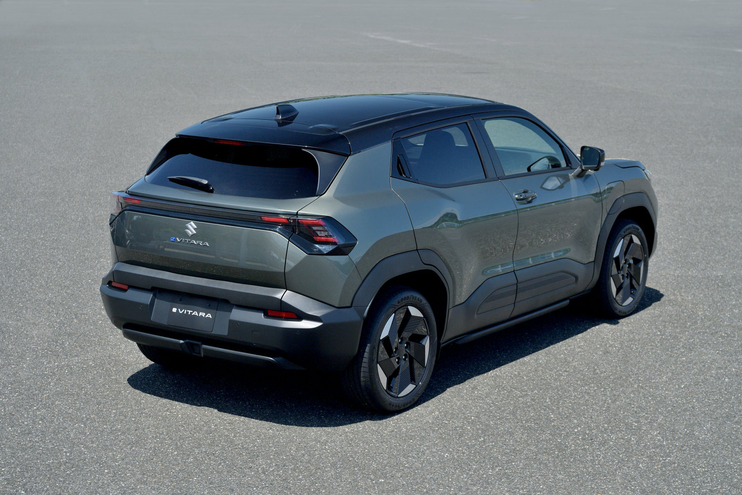 【低価格に強いスズキが本気のEV投入】新型「eビターラ」全貌公開。最大航続520km＆約399で登場…補助金適用で実質300万台前半に