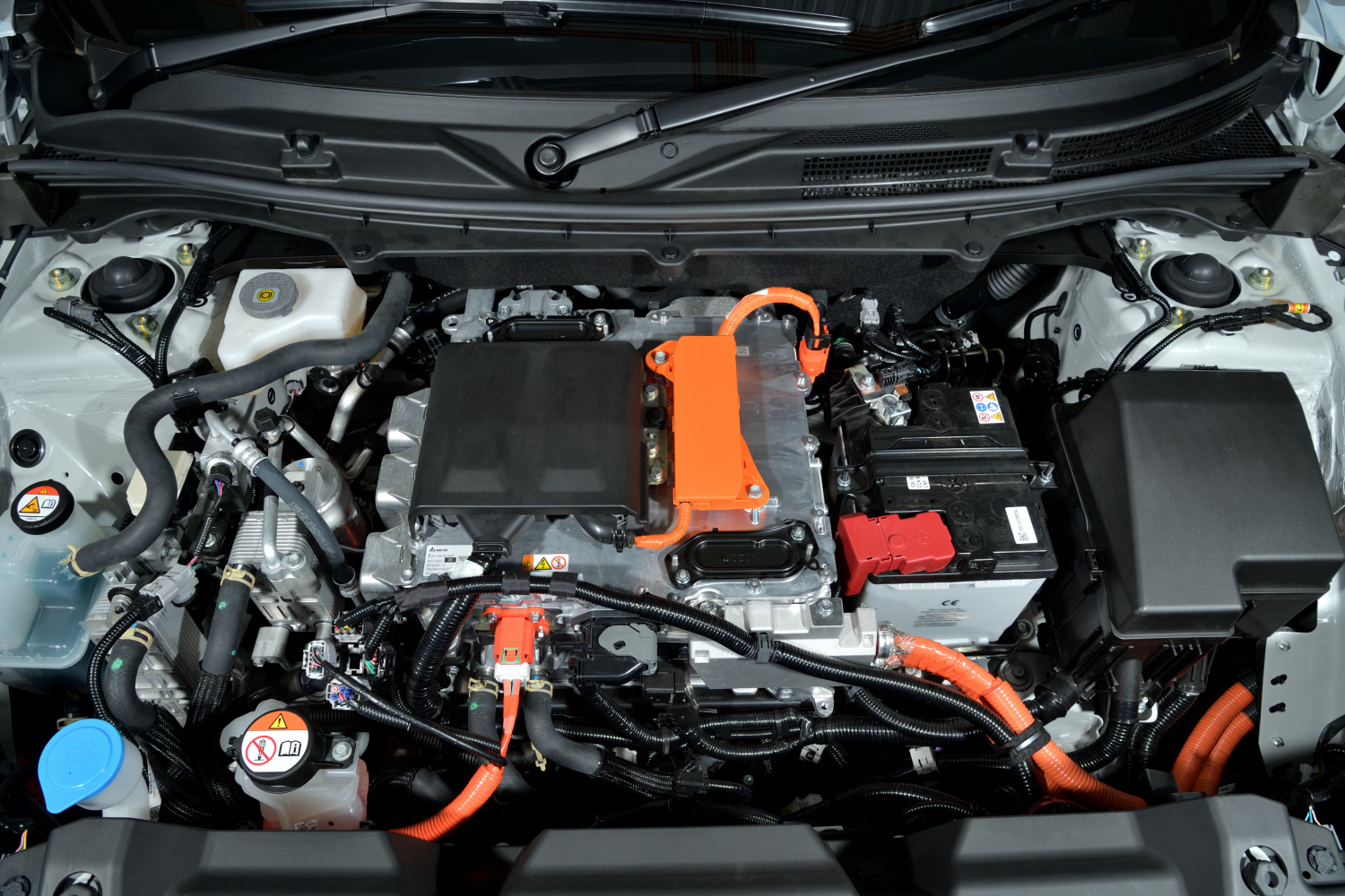 【低価格に強いスズキが本気のEV投入】新型「eビターラ」全貌公開。最大航続520km＆約399で登場…補助金適用で実質300万台前半に