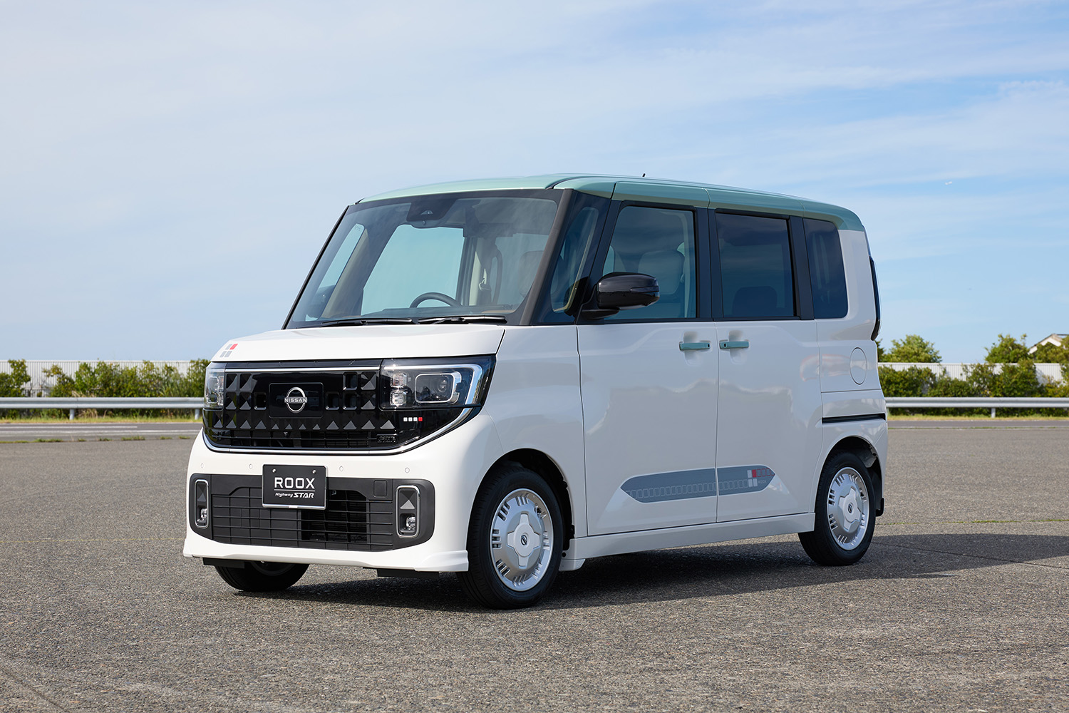 新型「ルークス」発表で販売店への反響は？ 問い合わせ増も上昇する価格がネック…コスパ重視なら現行型もアリ？