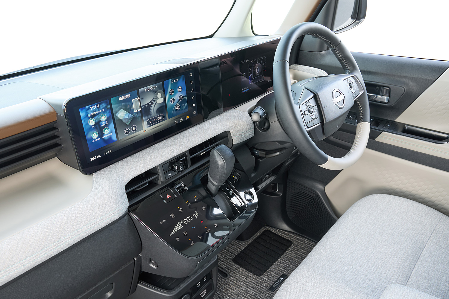 新型「ルークス」発表で販売店への反響は？ 問い合わせ増も上昇する価格がネック…コスパ重視なら現行型もアリ？