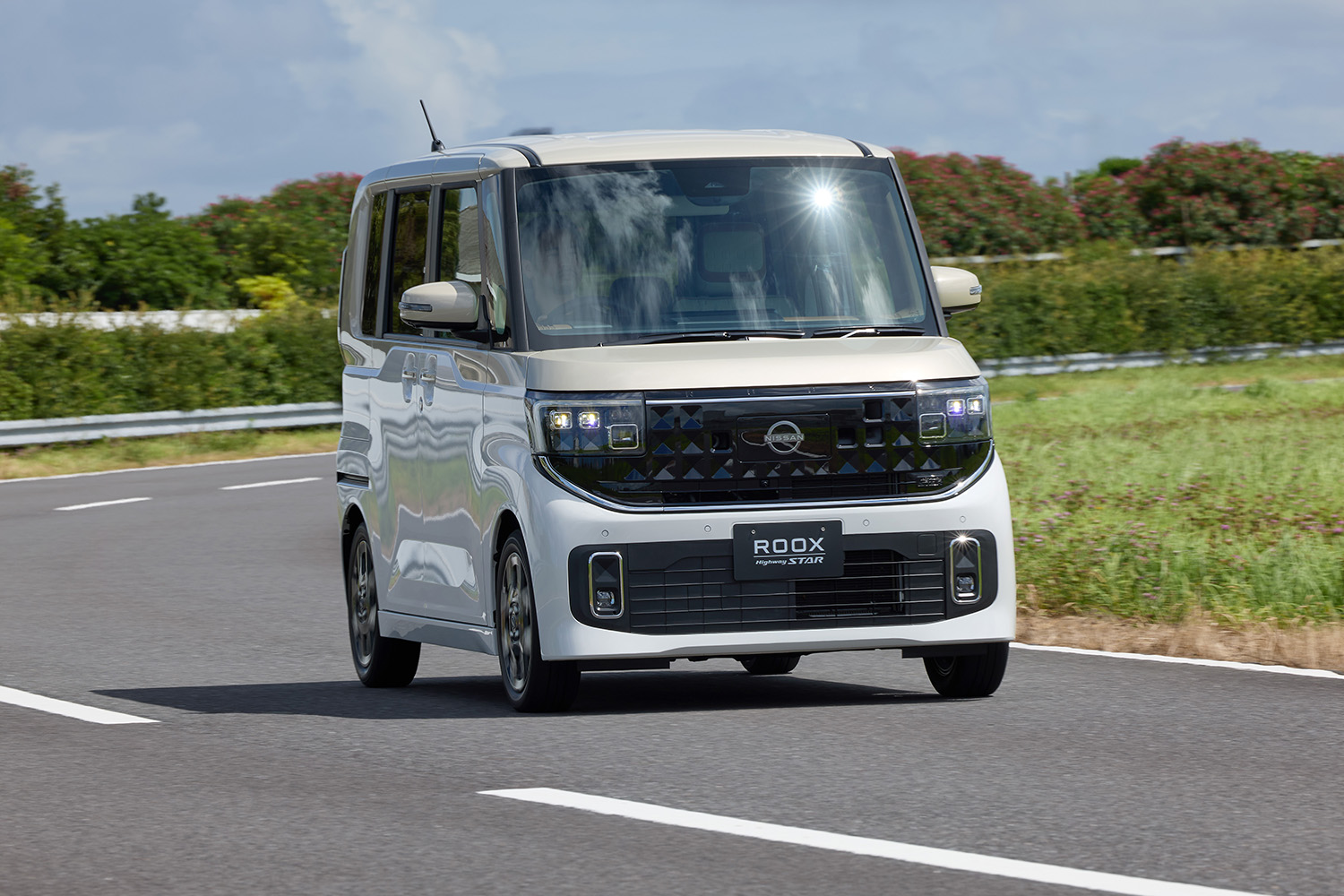 新型「ルークス」発表で販売店への反響は？ 問い合わせ増も上昇する価格がネック…コスパ重視なら現行型もアリ？