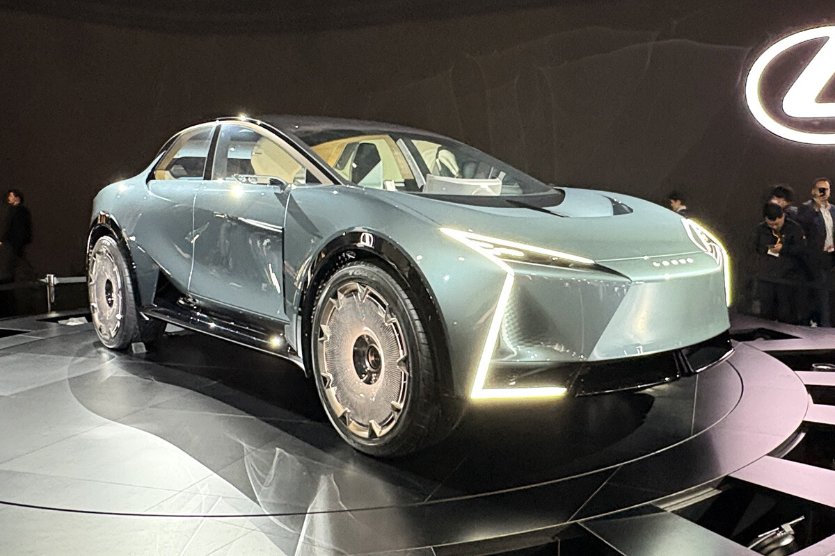 セダンからスペースへ…「LS」“6輪ミニバン化”の背景とは？ 同時に「LSクーペ」と「LSマイクロコンセプト」を披露した意味