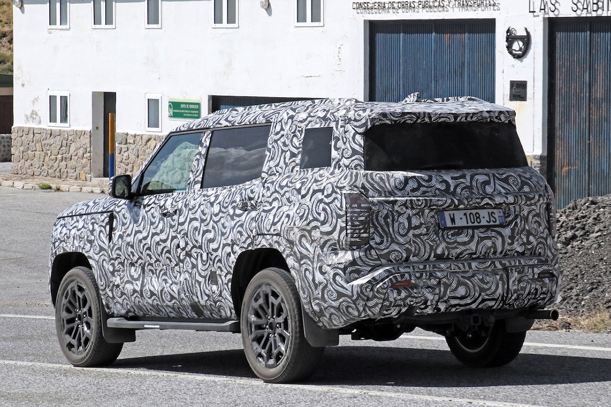 【完全復活で王者奪還へ？】新型「パジェロ」ついに始動。「ランドクルーザー300」にないPHEV＆S-AWCを武器に真っ向勝負