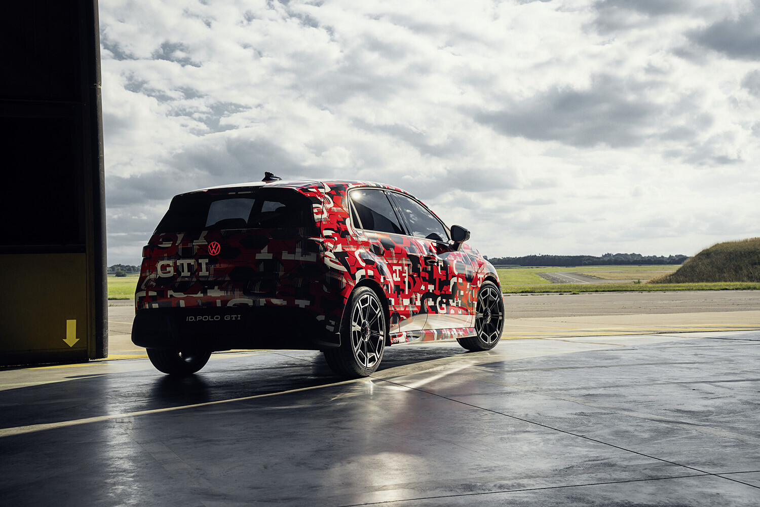 【名前はそのままEVに】フォルクスワーゲンが新ネーミング戦略を発表。2026年に「ID.ポロ」と「ID.クロス」を市販化へ