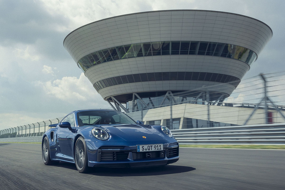 【スクープ】ついに復活！ 911最強グレード「GT2 RS」は空力も価格も異次元？ ニュルで捉えた次世代フラッグシップの画像多数