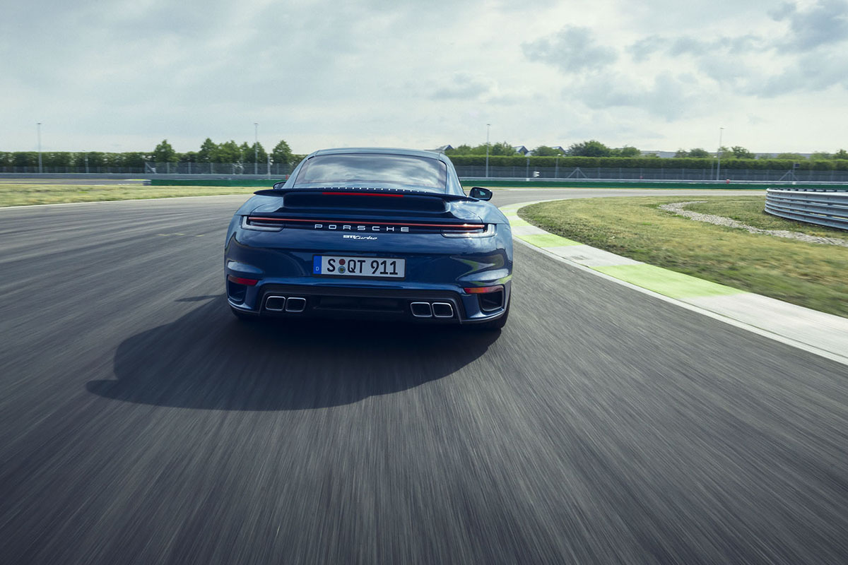 【スクープ】ついに復活！ 911最強グレード「GT2 RS」は空力も価格も異次元？ ニュルで捉えた次世代フラッグシップの画像多数