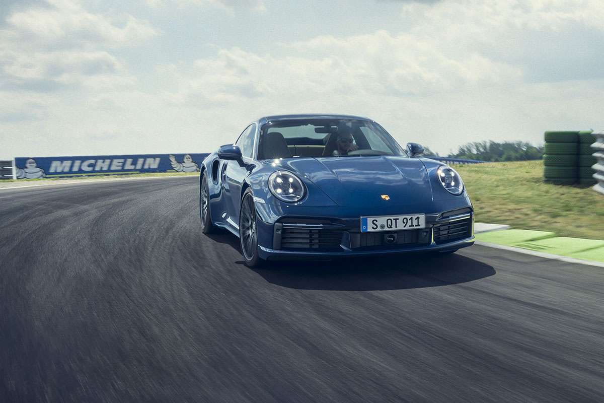 【スクープ】ついに復活！ 911最強グレード「GT2 RS」は空力も価格も異次元？ ニュルで捉えた次世代フラッグシップの画像多数