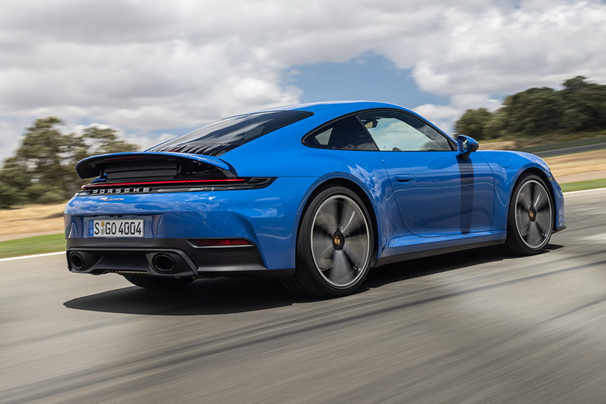 【スクープ】ついに復活！ 911最強グレード「GT2 RS」は空力も価格も異次元？ ニュルで捉えた次世代フラッグシップの画像多数