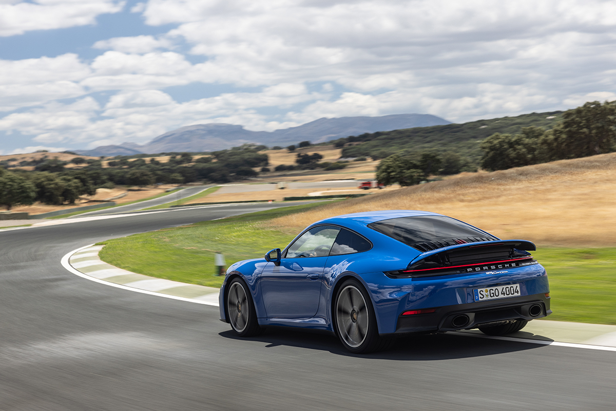 【スクープ】ついに復活！ 911最強グレード「GT2 RS」は空力も価格も異次元？ ニュルで捉えた次世代フラッグシップの画像多数