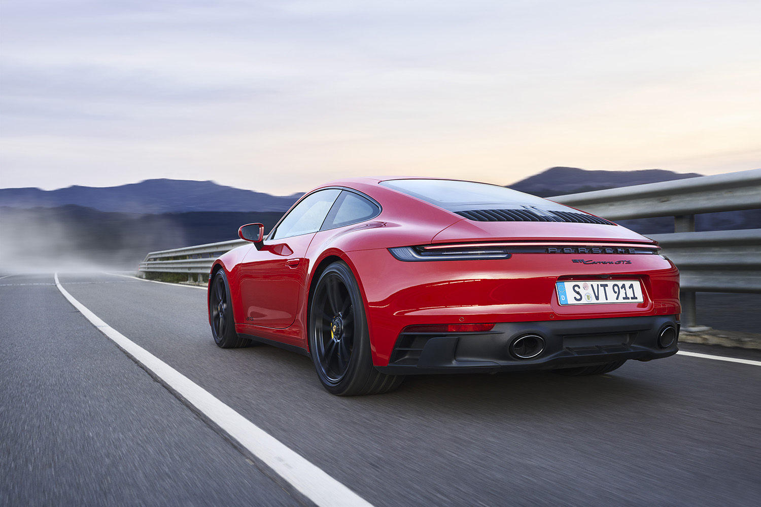 【スクープ】ついに復活！ 911最強グレード「GT2 RS」は空力も価格も異次元？ ニュルで捉えた次世代フラッグシップの画像多数