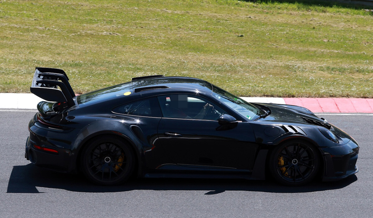 【スクープ】ついに復活！ 911最強グレード「GT2 RS」は空力も価格も異次元？ ニュルで捉えた次世代フラッグシップの画像多数
