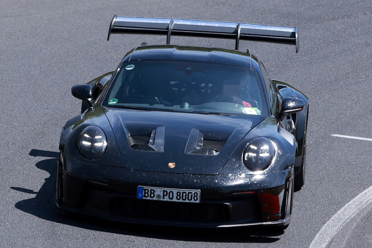 【スクープ】ついに復活！ 911最強グレード「GT2 RS」は空力も価格も異次元？ ニュルで捉えた次世代フラッグシップの画像多数