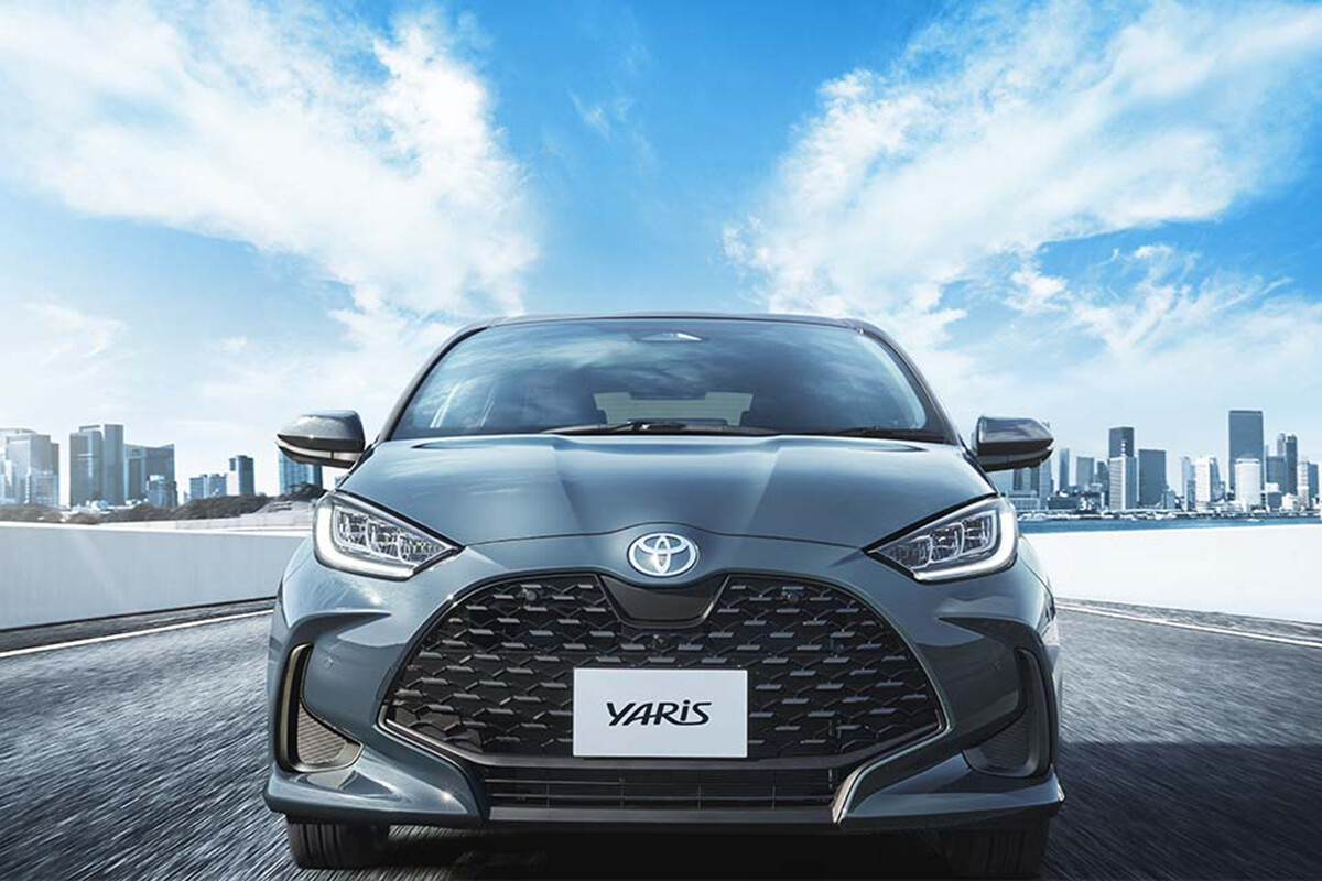 「ヤリス」がついに“電動パーキングブレーキ”搭載。2月の改良で大型ディスプレイも採用して装備充実だが…コスト高で廃止される機能も