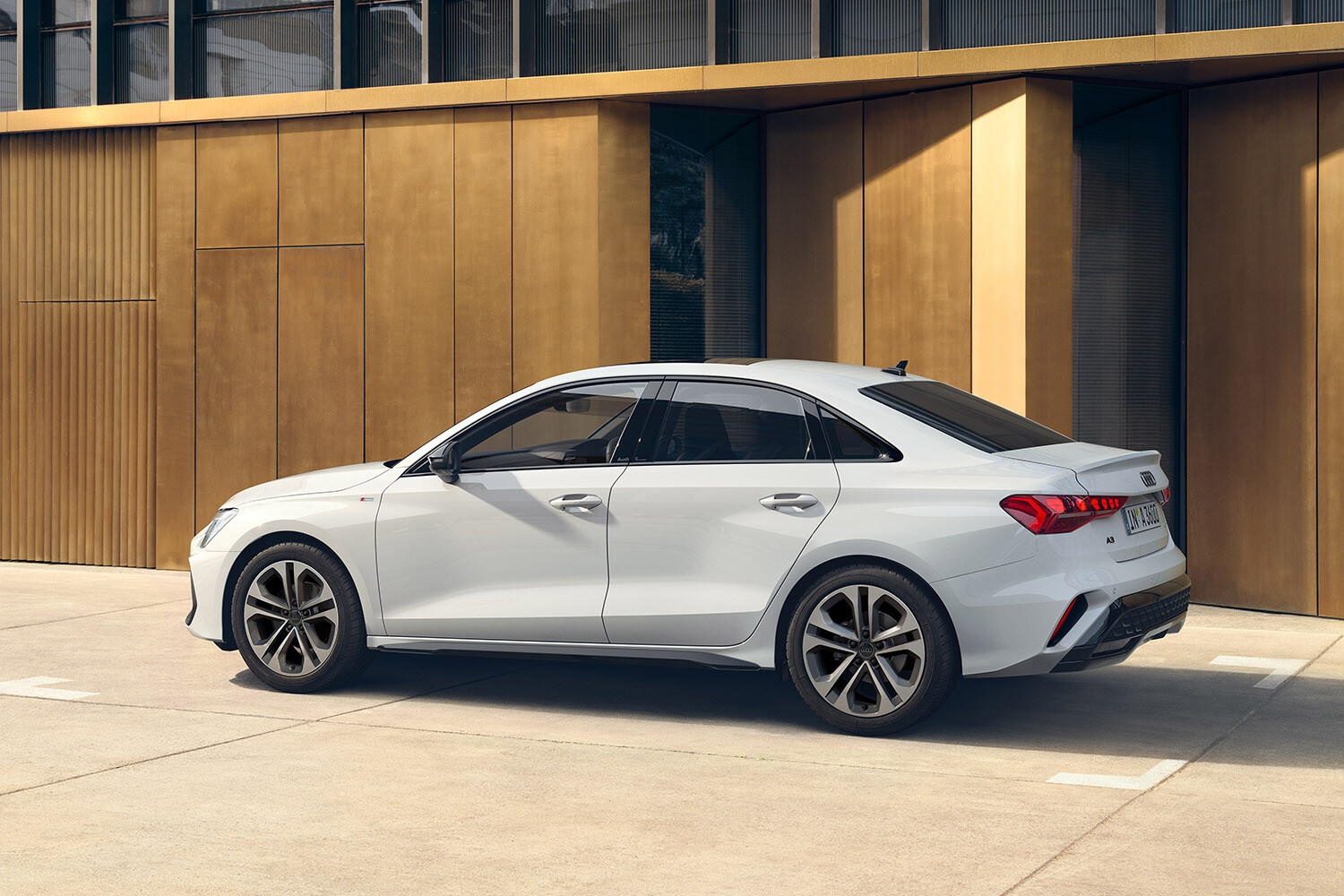 【待望のクワトロ解禁】新型「A3 40 TFSIクワトロ」登場。2.0Lターボ＋電子制御4WDで“日常で楽しめる本格アウディ”が日本上陸