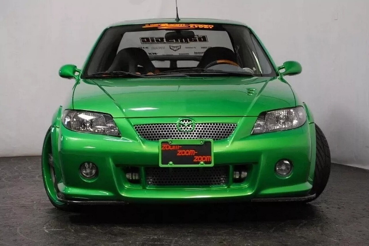 「ファミリアSワゴン」の輸出仕様を大改造！ ゴリゴリにカスタムされたマツダ「プロテジェ5」が売り出し中