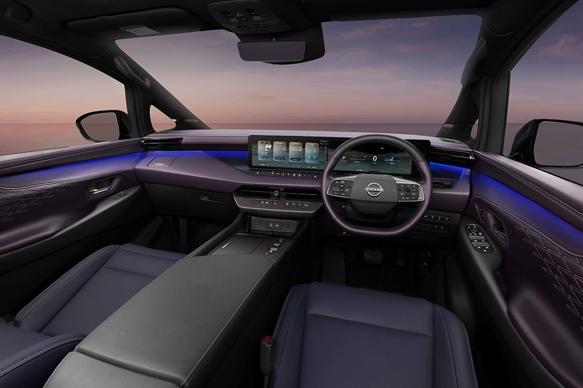 “一点突破”か“バリエーション”か。新型「エルグランド」は「アルファード」と何が違う？ 予想価格は700〜900万円ほどに