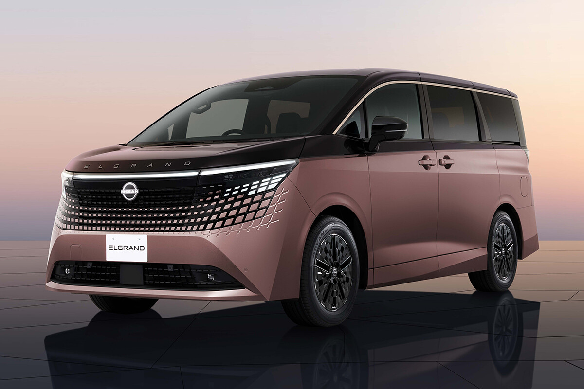 “一点突破”か“バリエーション”か。新型「エルグランド」は「アルファード」と何が違う？ 予想価格は700〜900万円ほどに