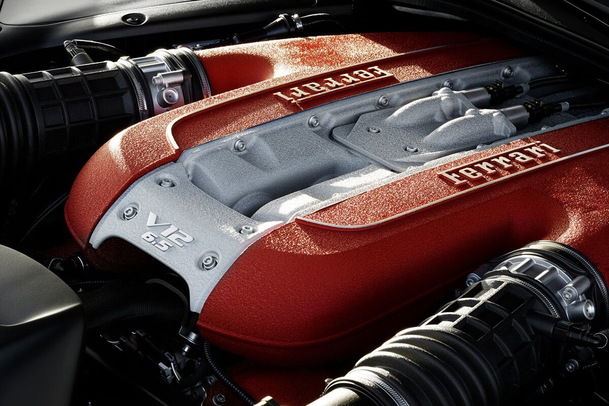 【フェラーリも！】フル電動モデル「エレットリカ」発表の直前にも関わらず、戦略変更でBEV比率を大幅ダウンの理由とは？