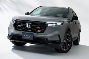 新型「CR-V」実車に「スタイリッシュで都会的」と高評価も「独自性が弱い」の指摘…強敵揃いのライバルに対抗できるのか？