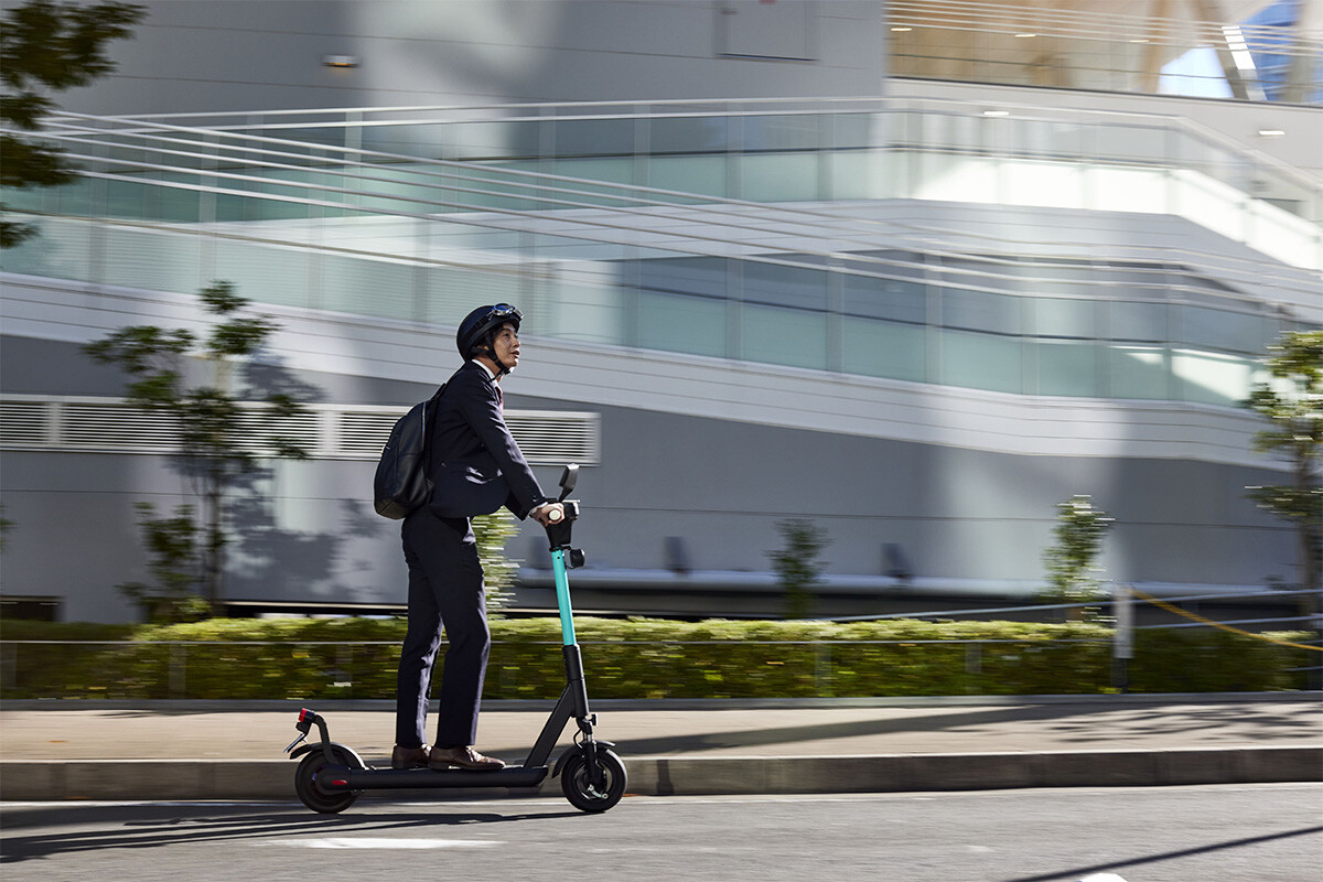 【迷惑？】「電動キックボード」普及を妨げる“視点”とは？ 利用者にも“交通違反”が多いという現実も