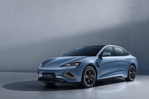 【33万円値下げで電子制御サス搭載】BYD「シール」改良モデルが新登場。走りも質感も“日本勢泣かせ”な電動セダンに進化…価格は495万円から