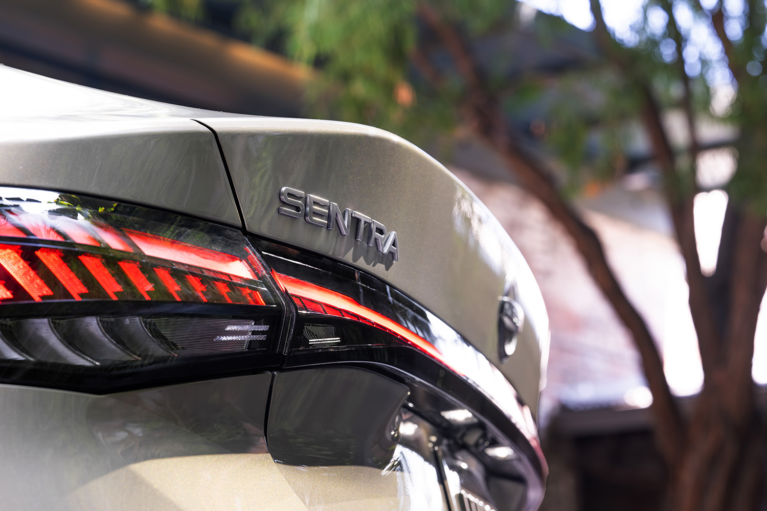 あの日産「サニー」が生きていた！ SUV全盛の“逆風”の中、中国で大ヒット「N7」とともに大幅進化。日本導入はあるのか？