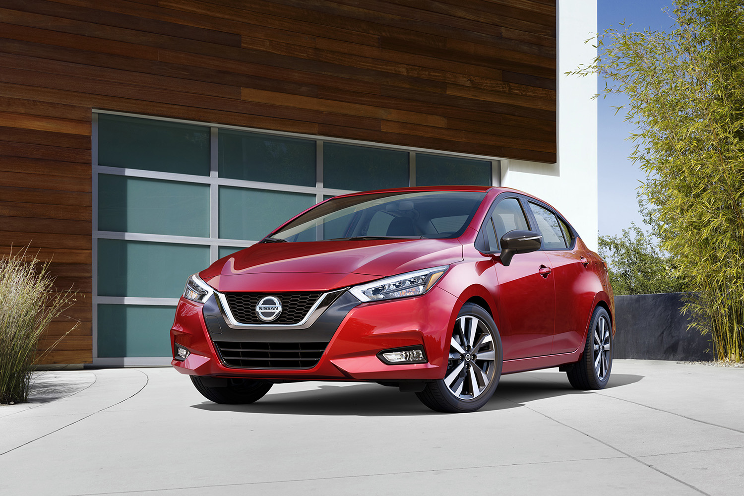 あの日産「サニー」が生きていた！ SUV全盛の“逆風”の中、中国で大ヒット「N7」とともに大幅進化。日本導入はあるのか？