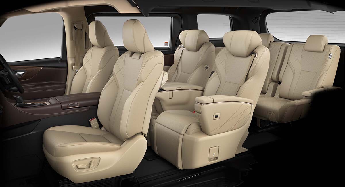 「日本のクルマといえばミニバン」と言われる日が来る？ 新型「アルファード／ヴェルファイアPHEV」豪華進化の変遷をひもとく