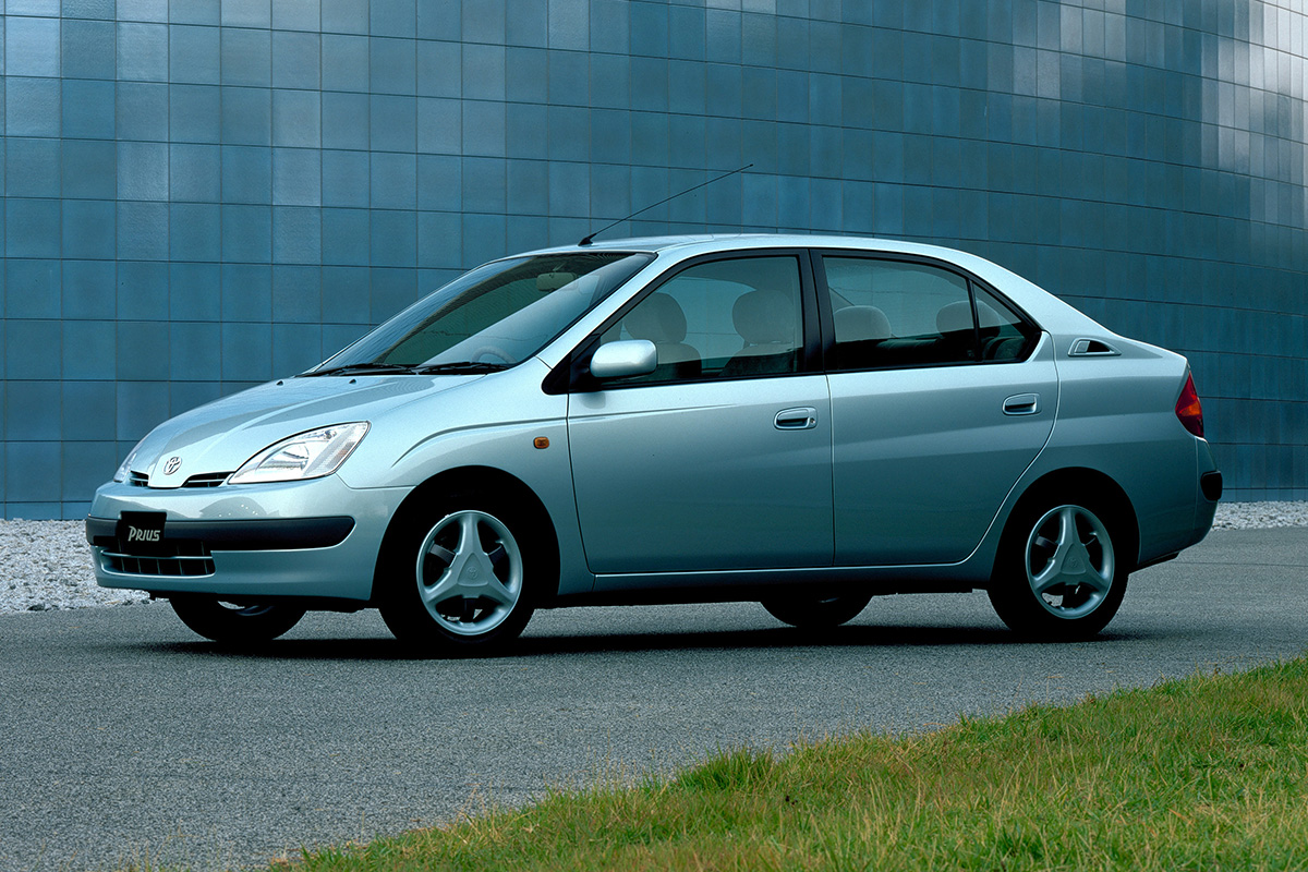 「日本のクルマといえばミニバン」と言われる日が来る？ 新型「アルファード／ヴェルファイアPHEV」豪華進化の変遷をひもとく