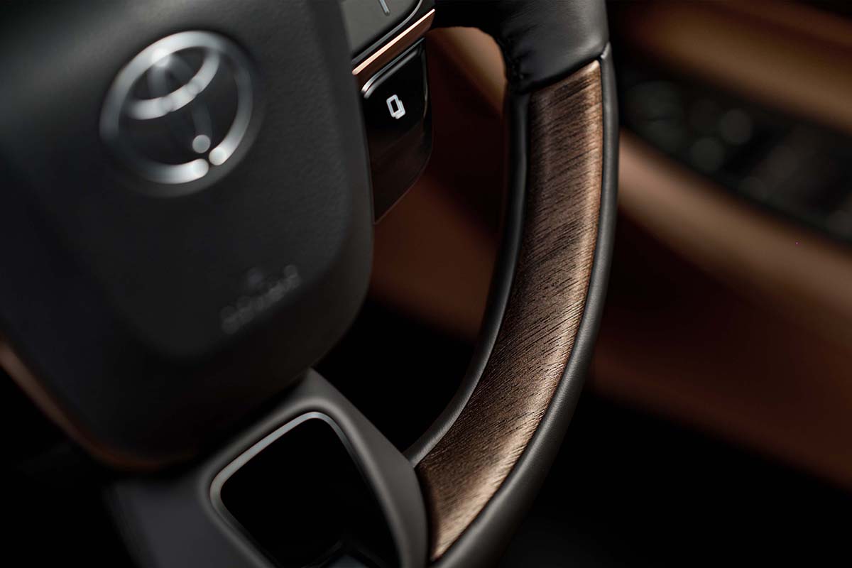 「日本のクルマといえばミニバン」と言われる日が来る？ 新型「アルファード／ヴェルファイアPHEV」豪華進化の変遷をひもとく