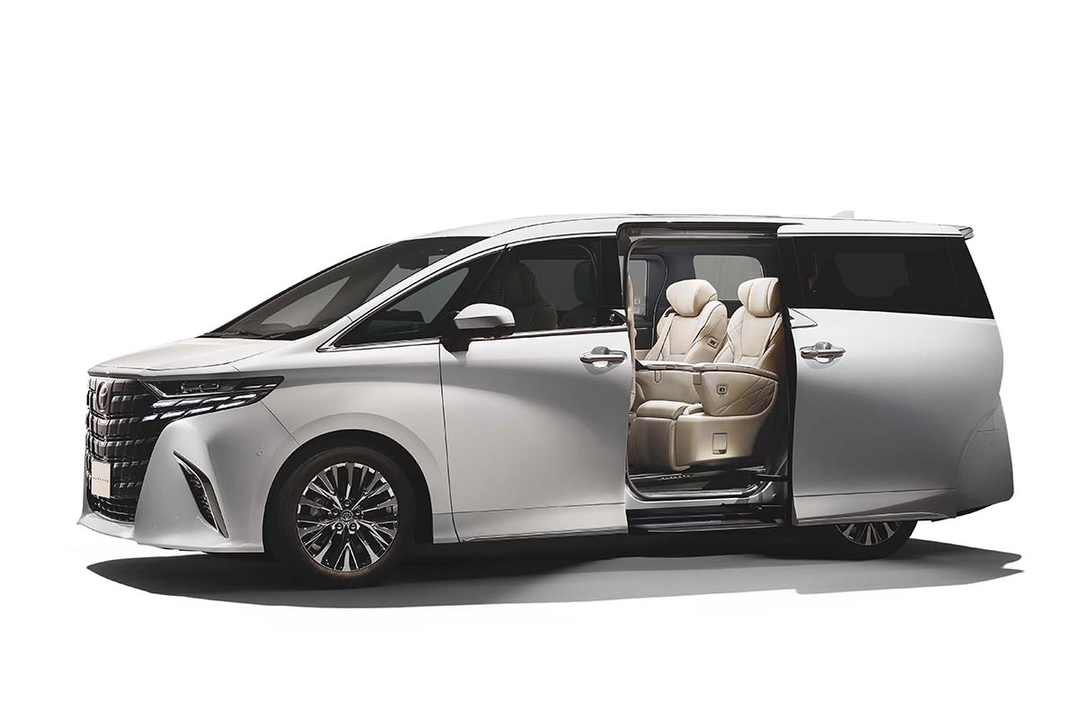 「日本のクルマといえばミニバン」と言われる日が来る？ 新型「アルファード／ヴェルファイアPHEV」豪華進化の変遷をひもとく