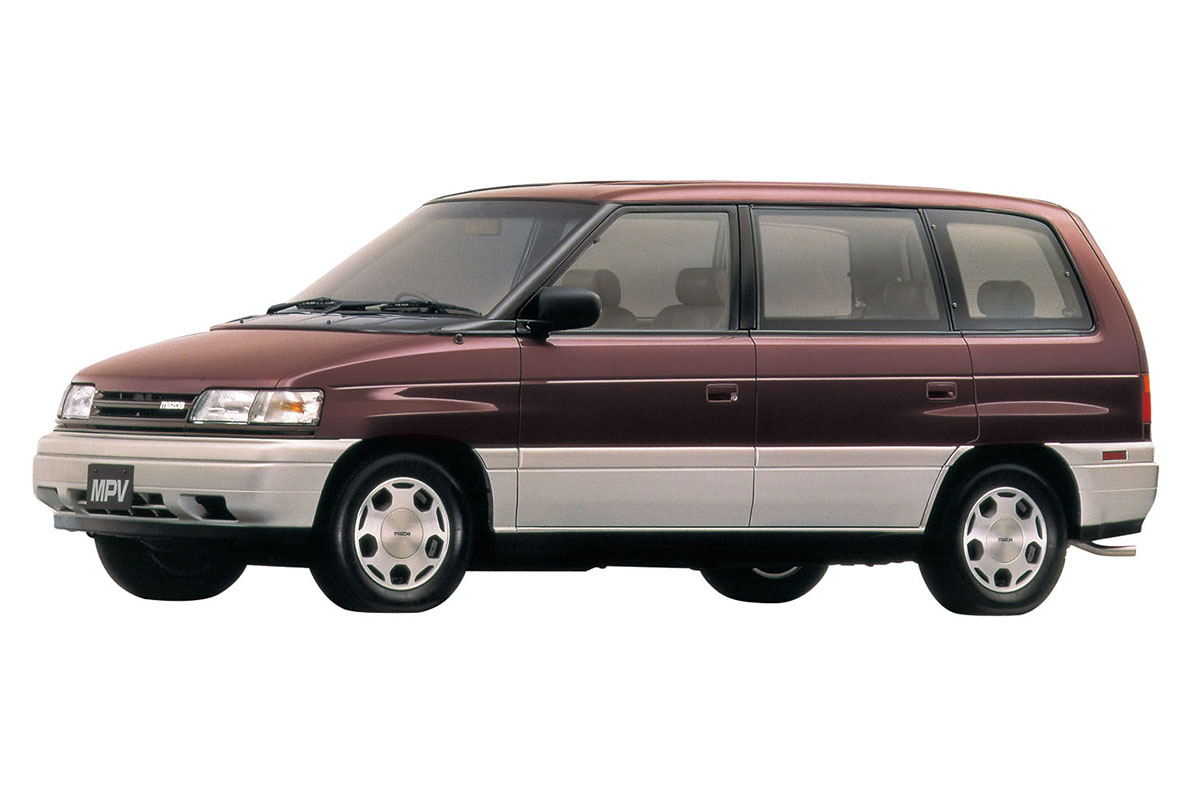 「日本のクルマといえばミニバン」と言われる日が来る？ 新型「アルファード／ヴェルファイアPHEV」豪華進化の変遷をひもとく