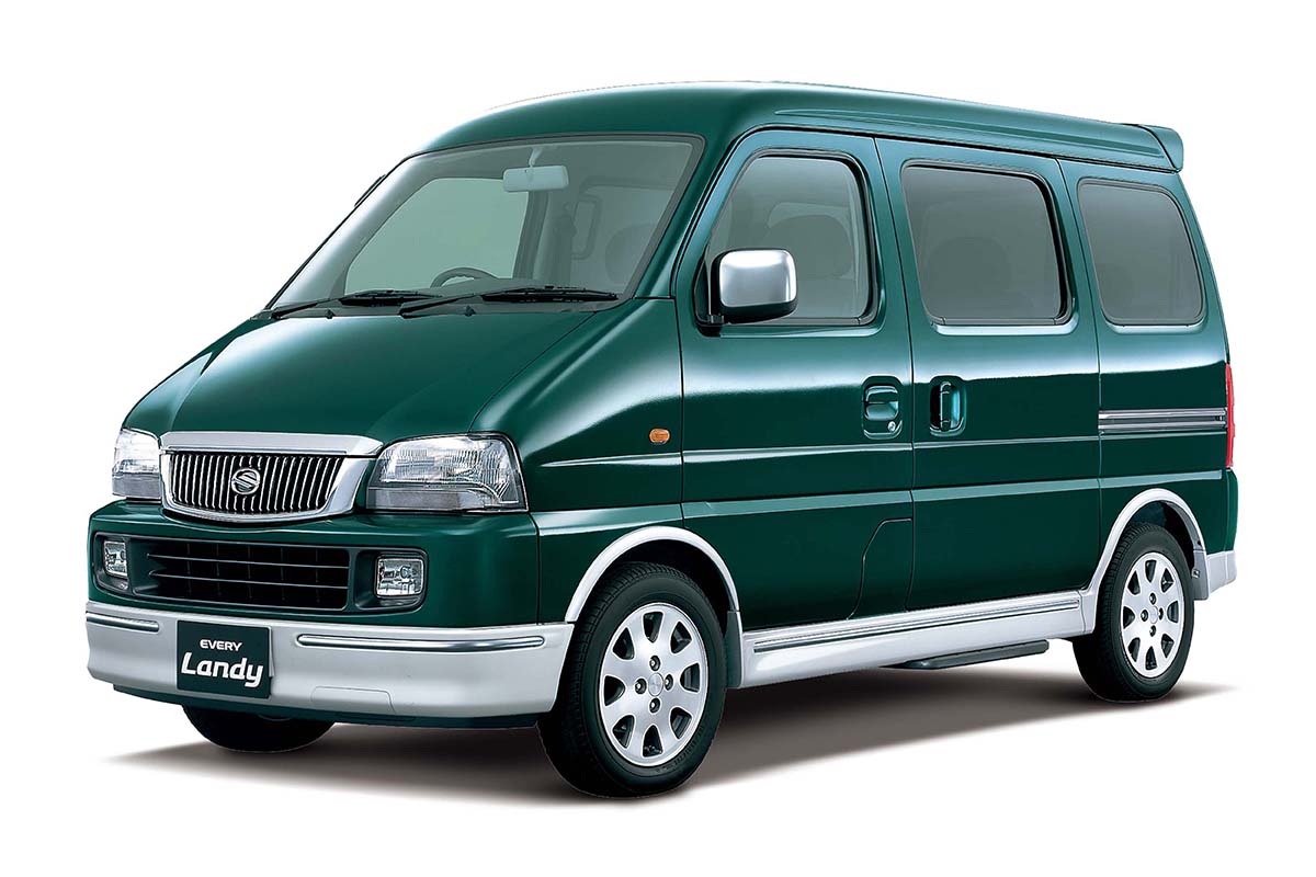 【Sマークが進化した】22年ぶりにスズキが新エンブレム発表。JMS2025でコンセプトカーに初採用へ…過去には短命で終わったエンブレム遍歴も紹介