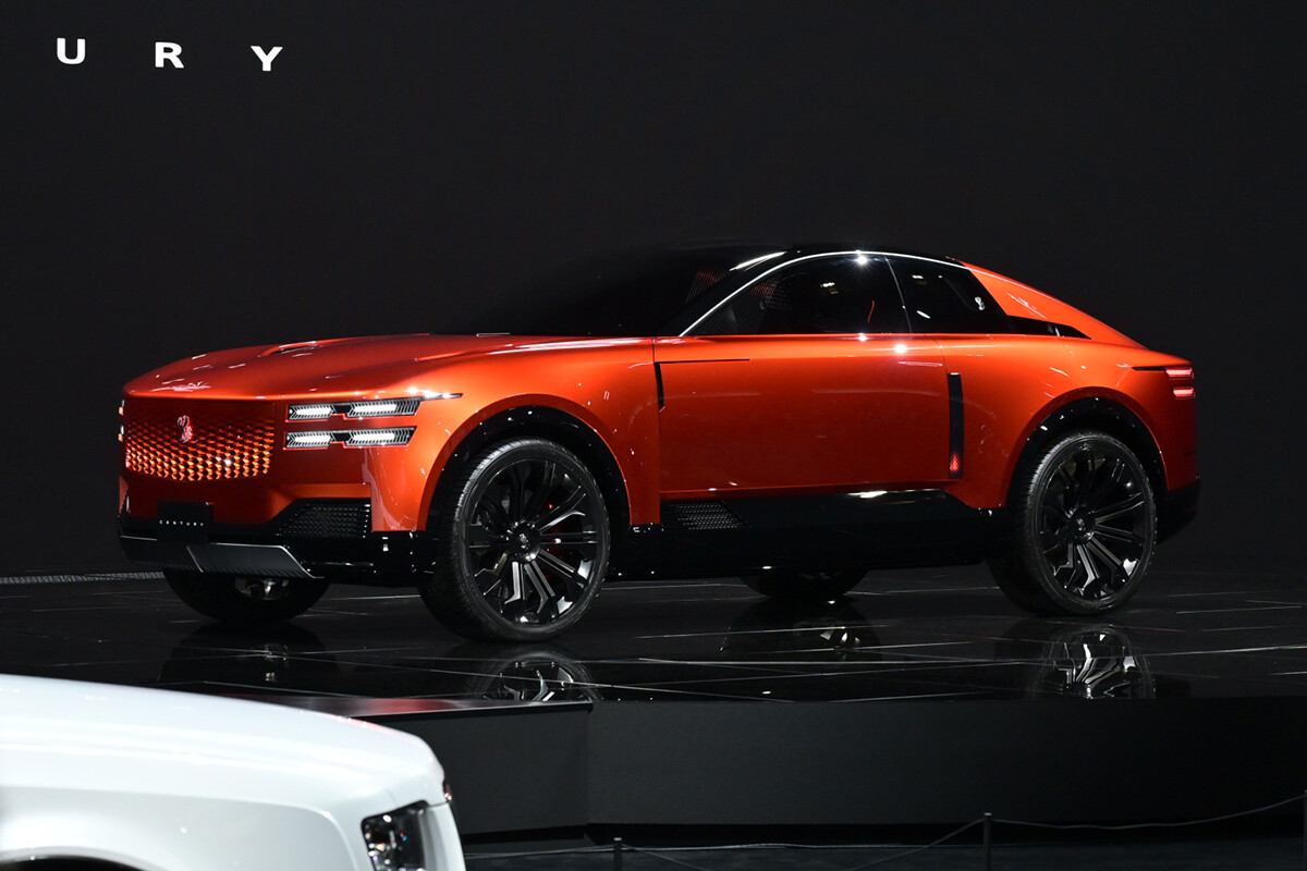 「エンジンを載せる」までは決定？ 4気筒かV8か、まさかのV12か。「センチュリー クーペ」の“心臓”が気になる