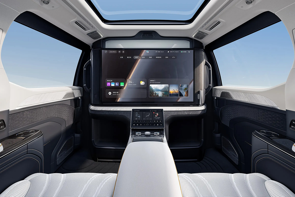 レクサスLMがライバル。メルセデスの新型高級ミニバン「VLE」と「VLS」は2026年初頭に発売。日本発売はどうなる？