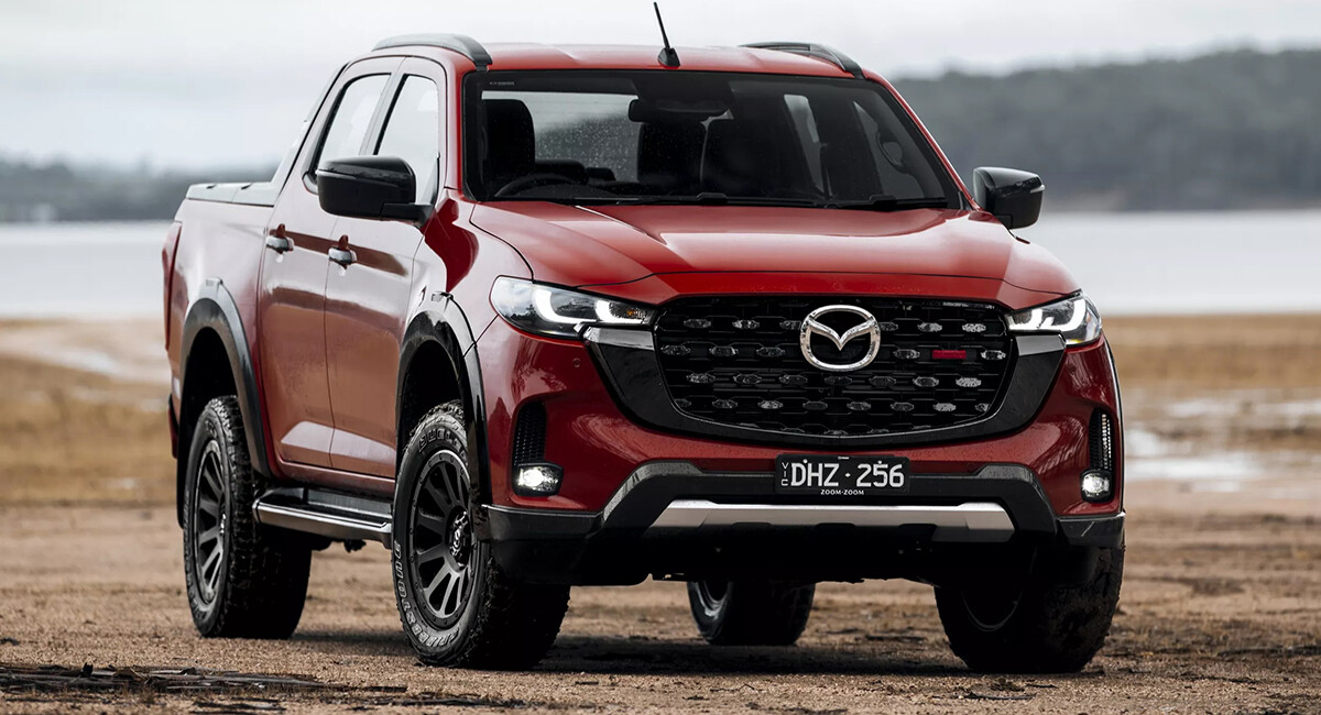 マツダの海外トラック「BT-50」はなぜEVを選ばず？ 兄弟の「D-Max」が電動化する中でディーゼル固執の真意とは