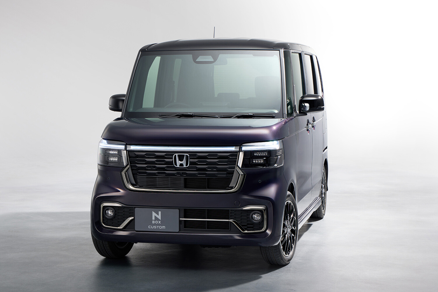 ホンダ「N-BOX」10年連続軽自動車販売台数ナンバー1！ なぜここまで長く愛されるのか？