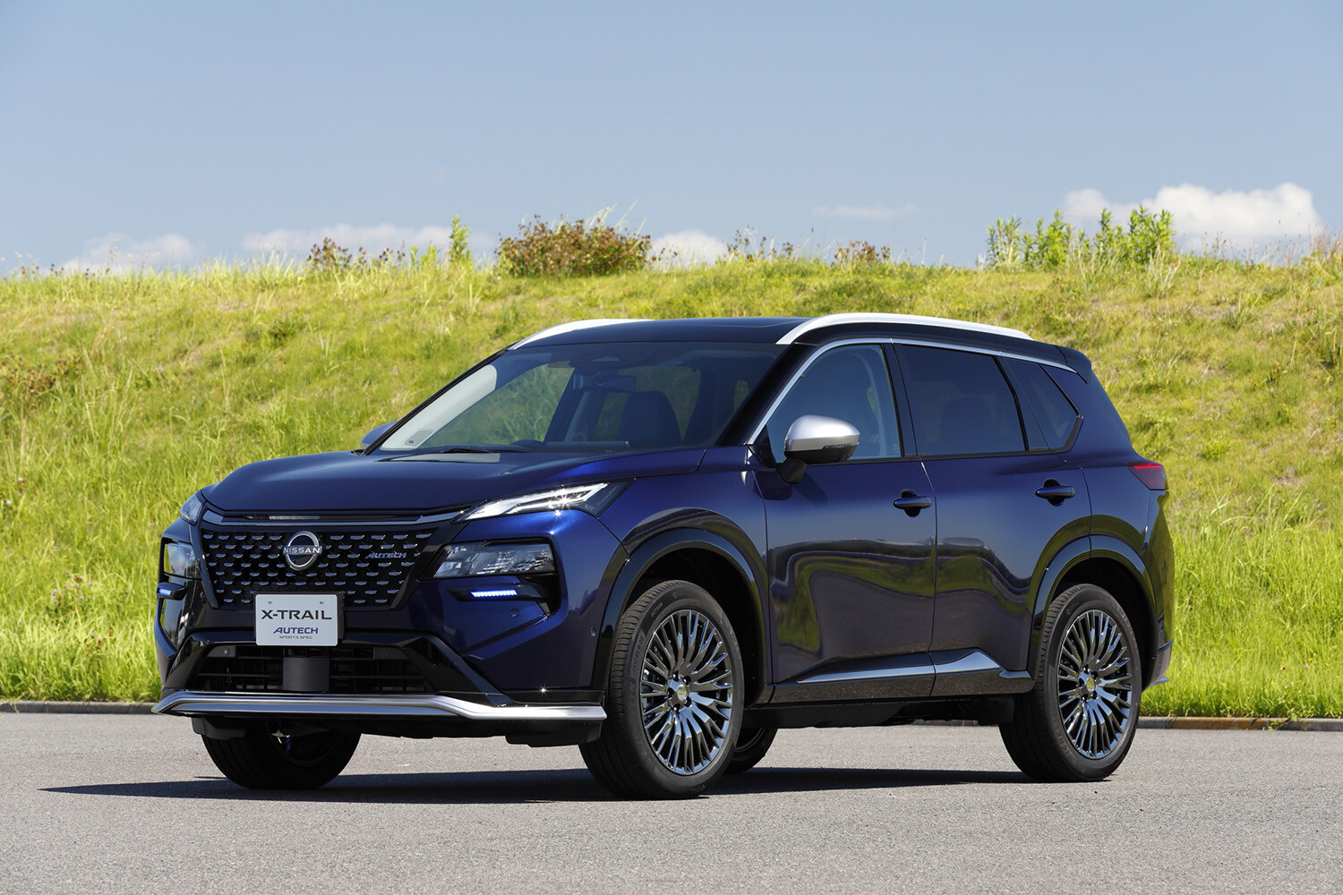 日産「エクストレイル」がマイナーチェンジ。新グレード「ロッククリーク」追加＆コネクテッド機能を強化…価格は384万3400円から