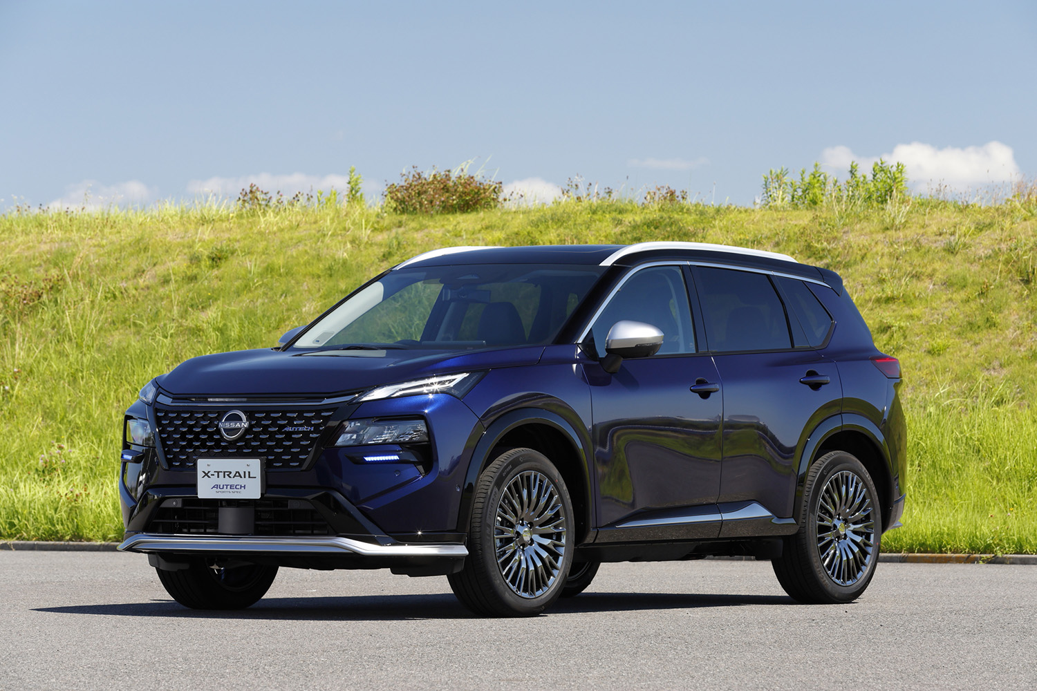 日産「エクストレイル」がマイナーチェンジ。新グレード「ロッククリーク」追加＆コネクテッド機能を強化…価格は384万3400<span class=