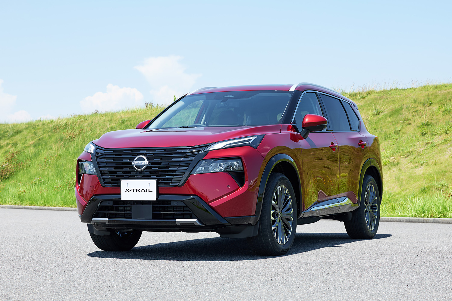 日産「エクストレイル」がマイナーチェンジ。新グレード「ロッククリーク」追加＆コネクテッド機能を強化…価格は384万3400<span class=