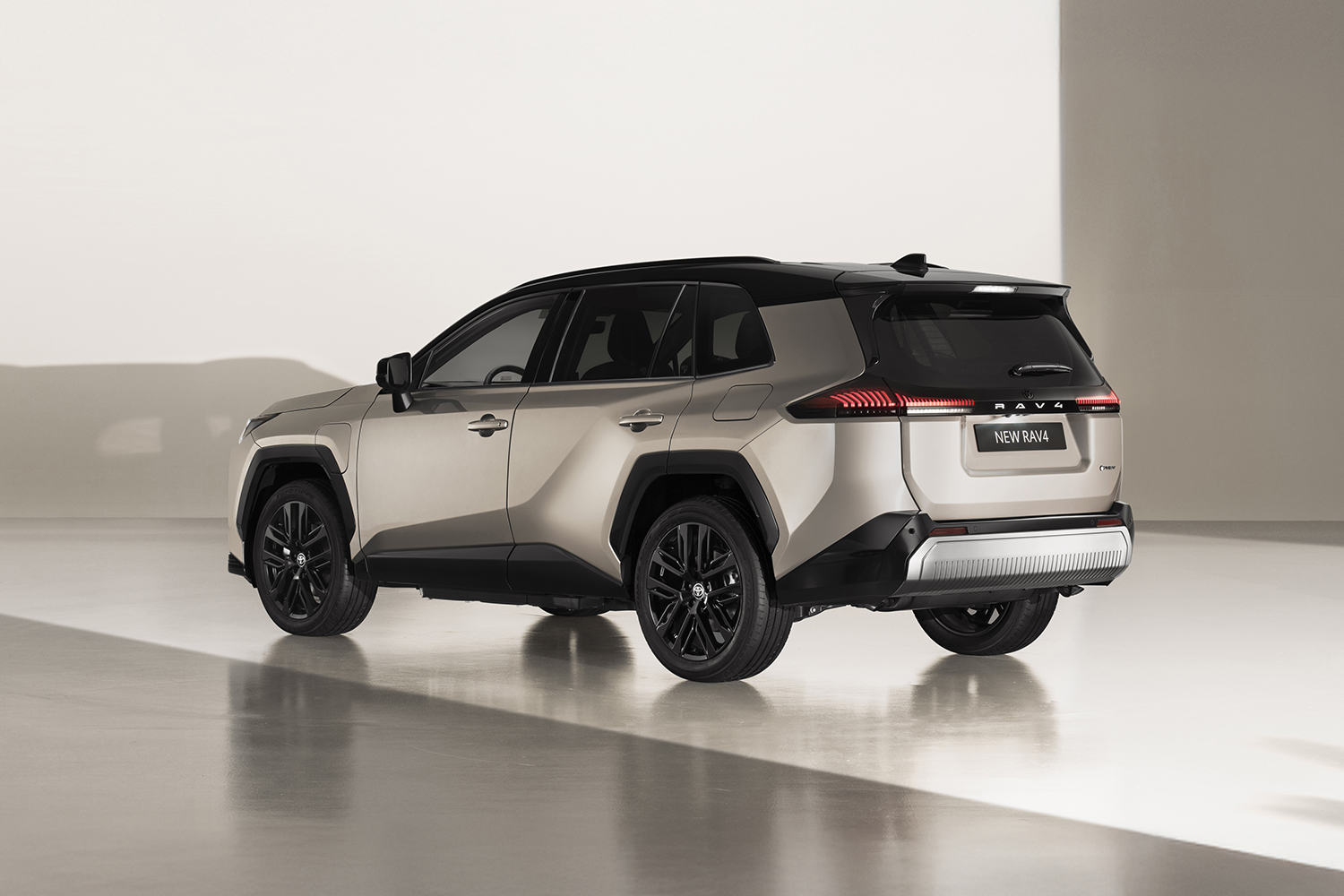 今年中に「フォレスター」や「エクストレイル」を買うべきか？ 「CX-5」や「RAV4」の新型を待つべきか？ 失敗たくない人のSUV選び