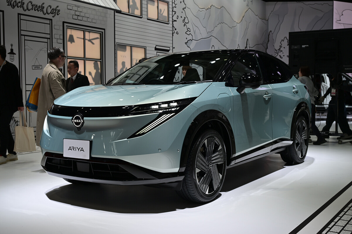 【フラッグシップの立場が危ない？】マイナーチェンジで「アリア」が“リーフ顔”に。でも航続距離は新型「リーフ」が上…日産BEVの序列が大混乱