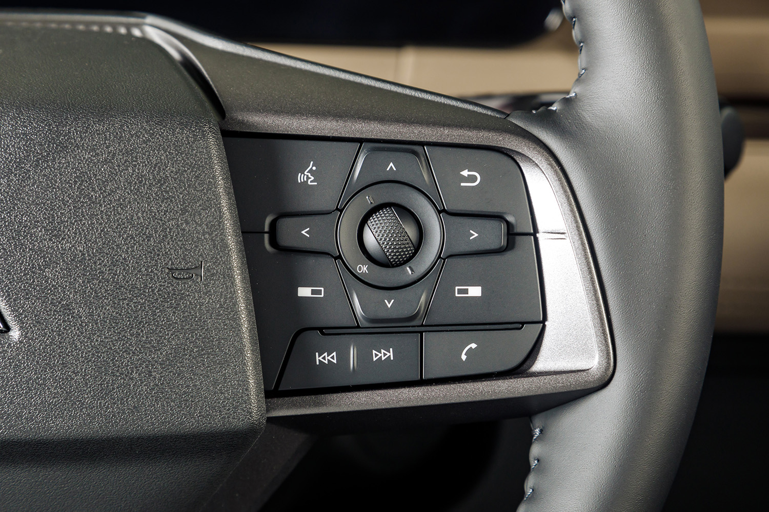 新型「ルークス」は王者「N-BOX」を明らかに意識も「デリカミニ」は“我が道”を貫くデザイン。兄弟車なのなぜにここまで違うのか