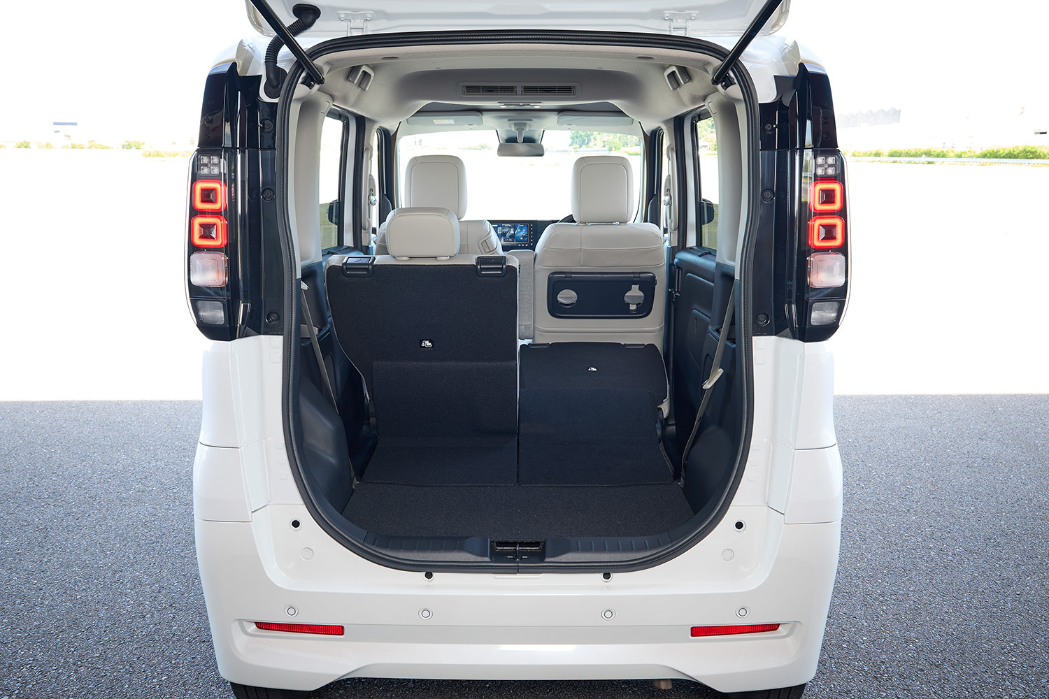 新型「ルークス」は王者「N-BOX」を明らかに意識も「デリカミニ」は“我が道”を貫くデザイン。兄弟車なのなぜにここまで違うのか