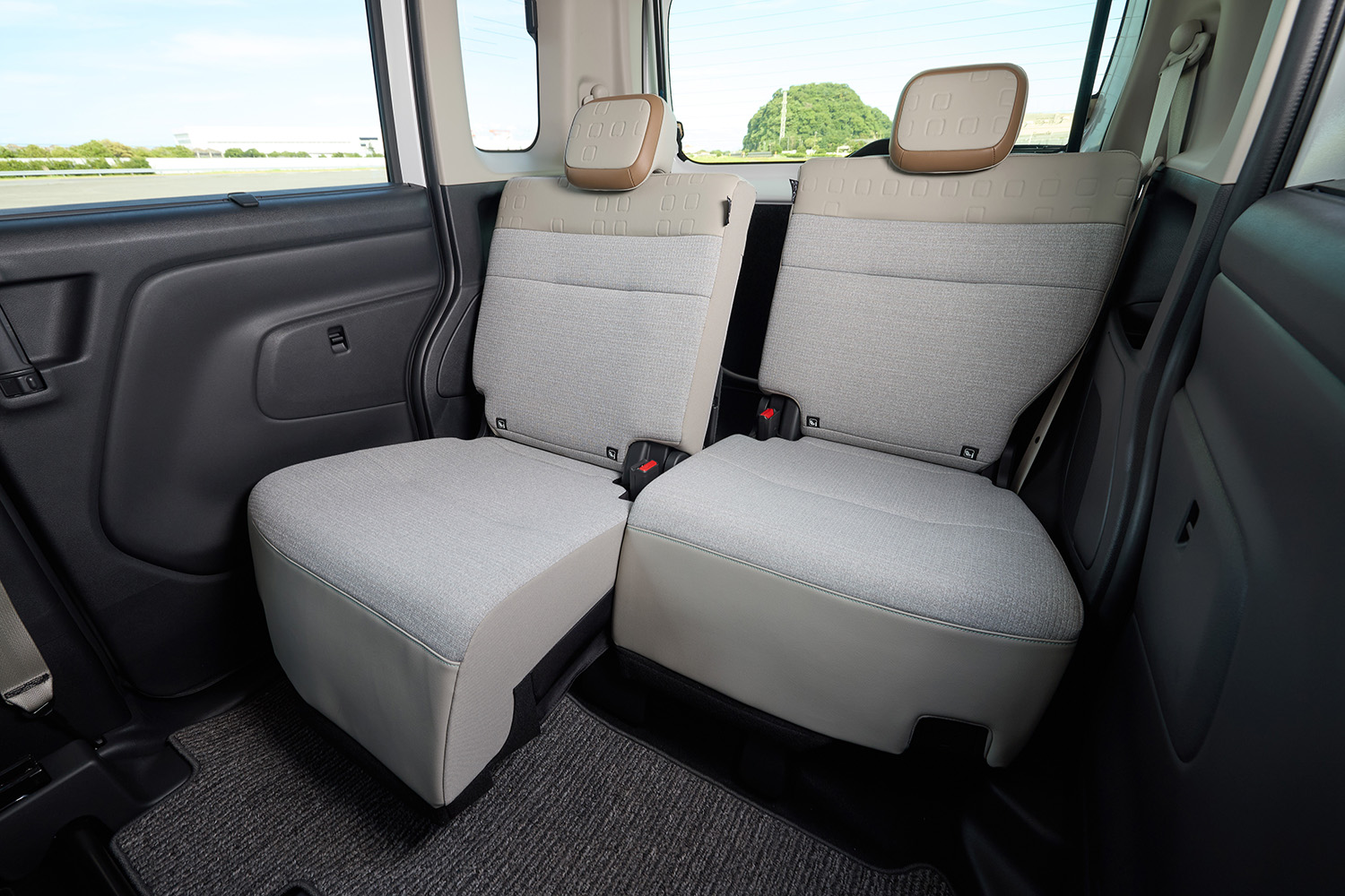 新型「ルークス」は王者「N-BOX」を明らかに意識も「デリカミニ」は“我が道”を貫くデザイン。兄弟車なのなぜにここまで違うのか