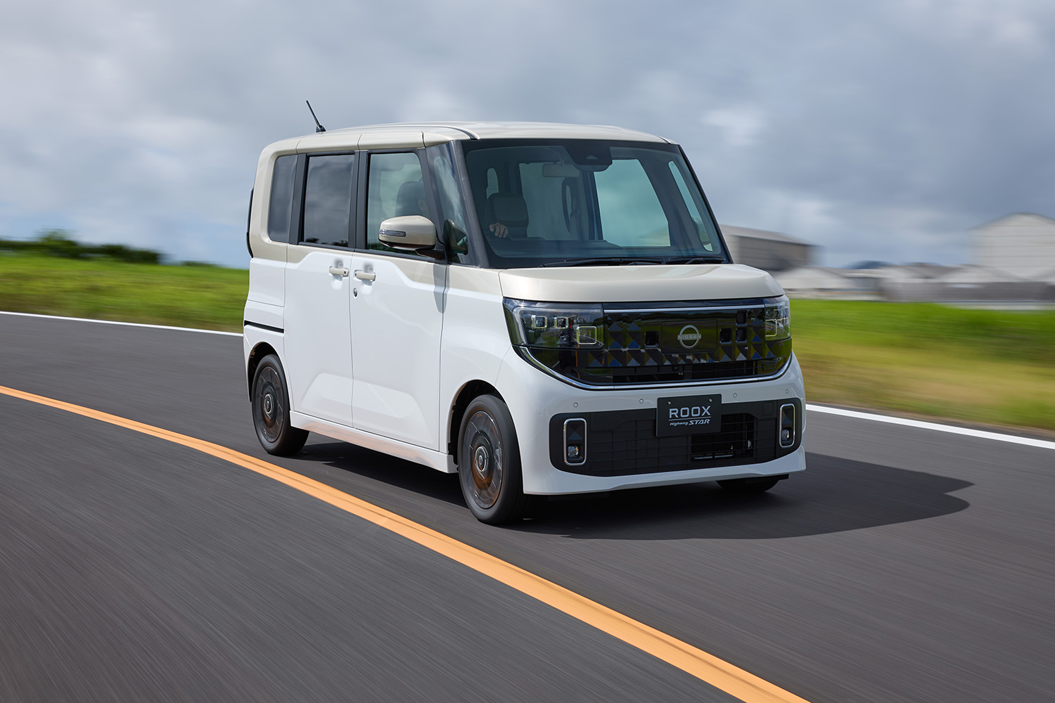 新型「ルークス」は王者「N-BOX」を明らかに意識も「デリカミニ」は“我が道”を貫くデザイン。兄弟車なのなぜにここまで違うのか