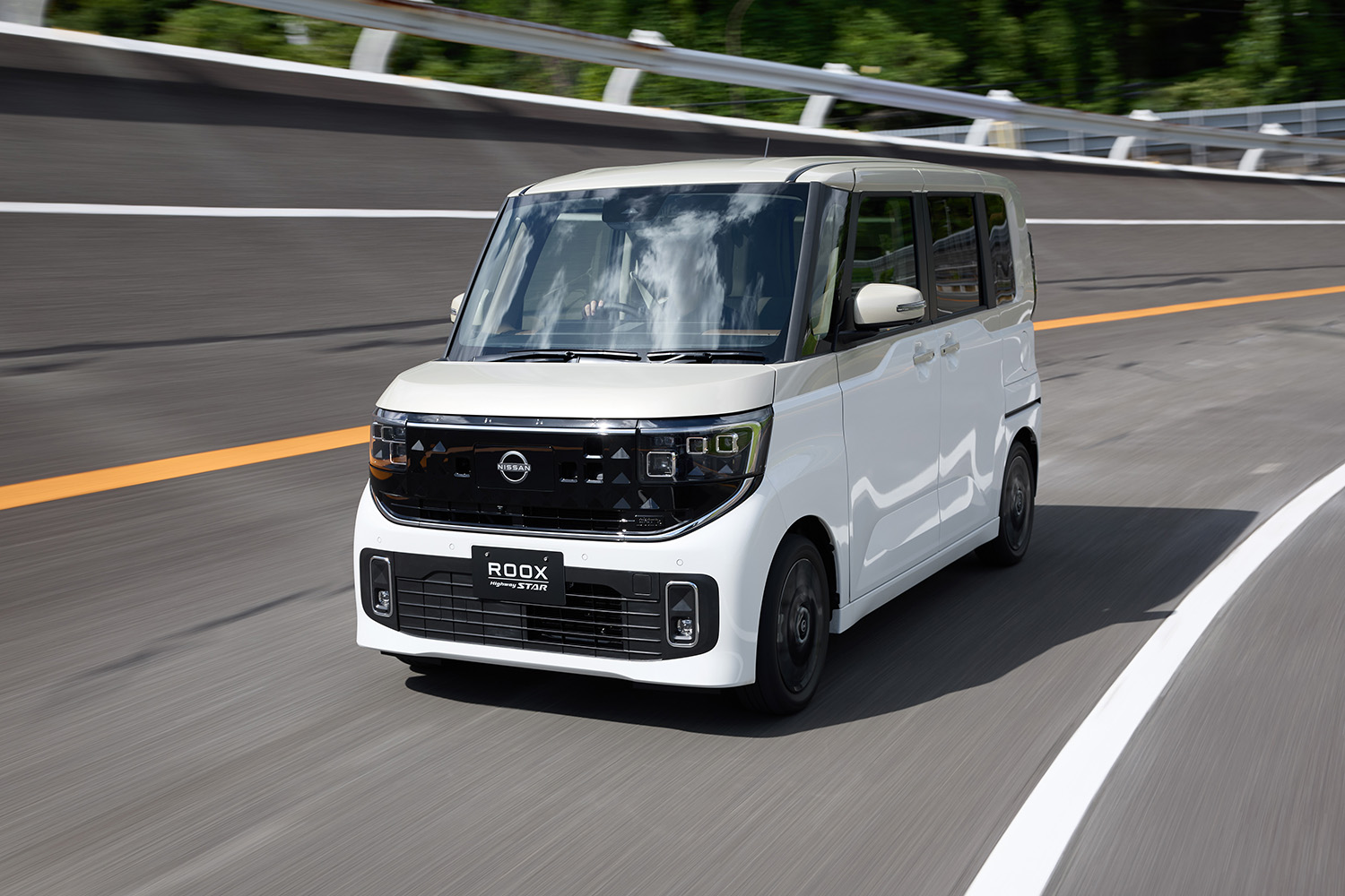 新型「ルークス」は王者「N-BOX」を明らかに意識も「デリカミニ」は“我が道”を貫くデザイン。兄弟車なのなぜにここまで違うのか