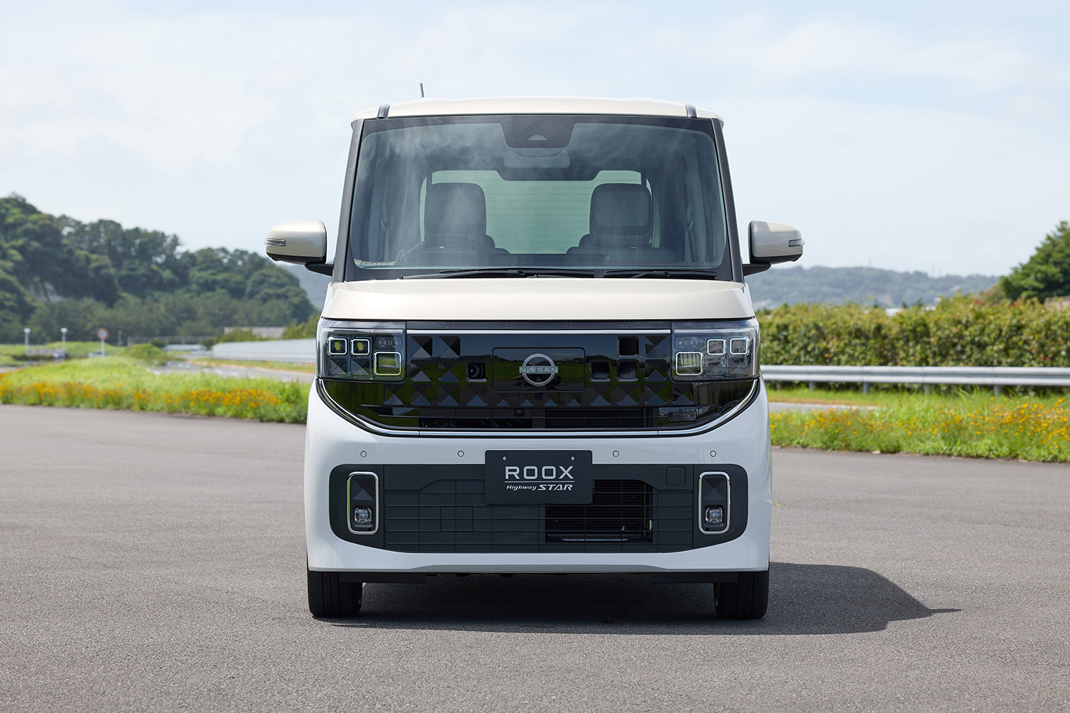 新型「ルークス」は王者「N-BOX」を明らかに意識も「デリカミニ」は“我が道”を貫くデザイン。兄弟車なのなぜにここまで違うのか